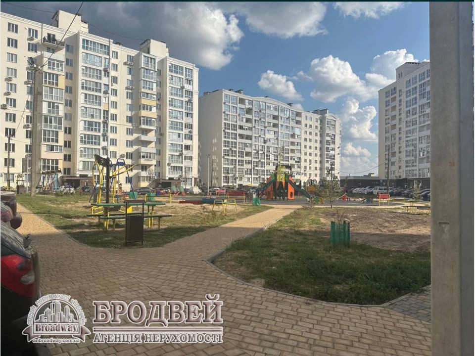 1000variantiv Real Estate