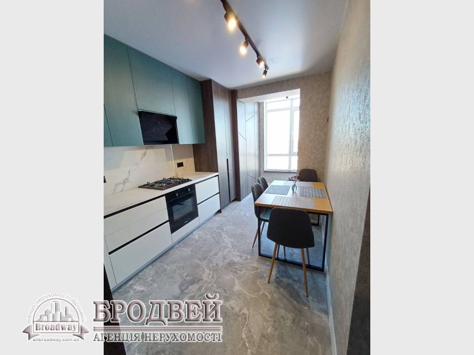 1000variantiv Real Estate