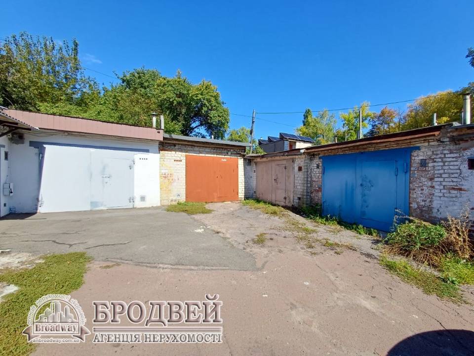 1000variantiv Real Estate